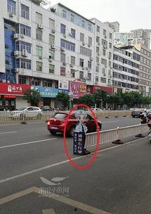 街道上吃瓜群众是什么行为,揭秘“吃瓜群众”背后的社会现象